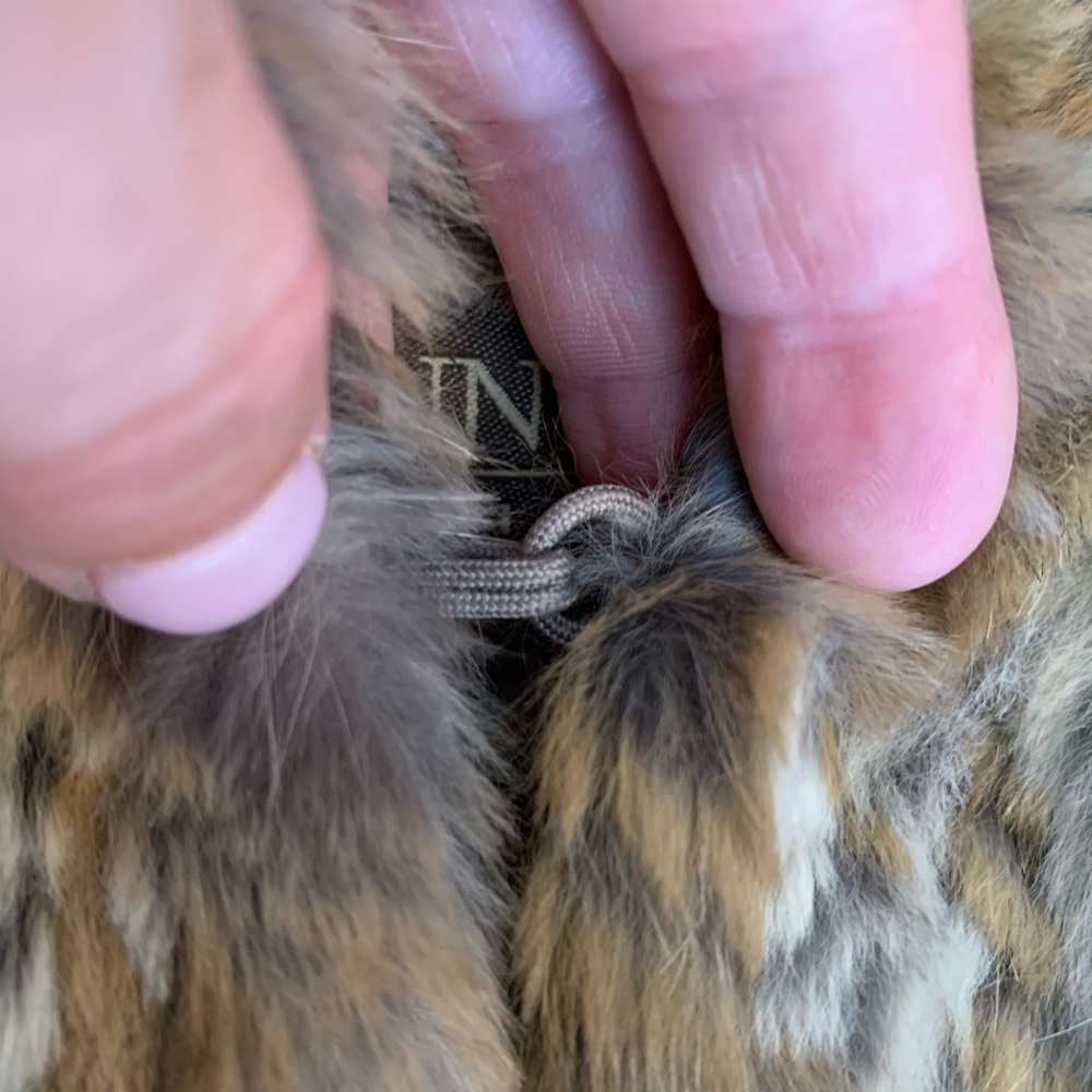 Autunno fur and feathery vest~ perfect for Fall….🍁🍂🍁 - Picture 6 of 9